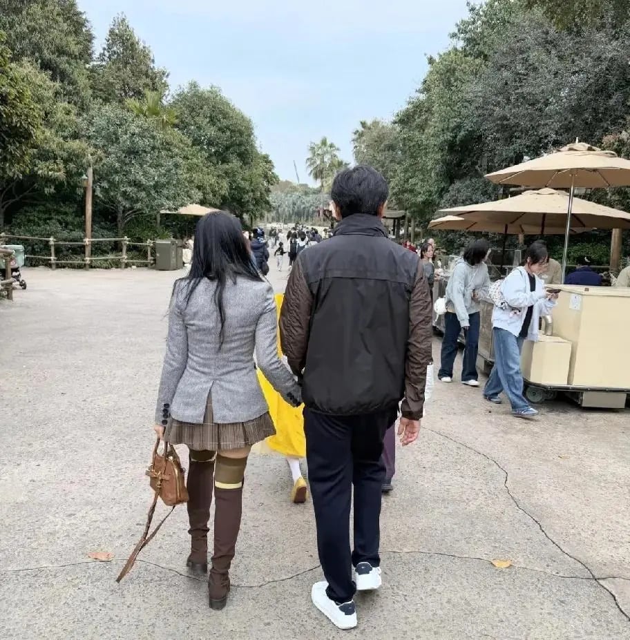 伊能靜迪士尼穿短裙遭網友抨擊！本人霸氣回：「你們是沒做夢的大人嗎？」