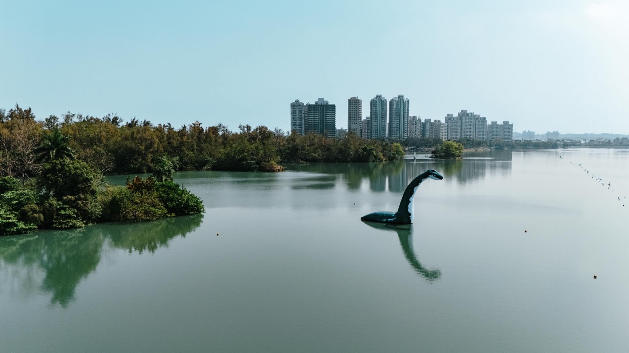 2026 高雄兒童節澄清湖水怪裝置藝術登場！9 公尺巨獸超吸睛引熱議！