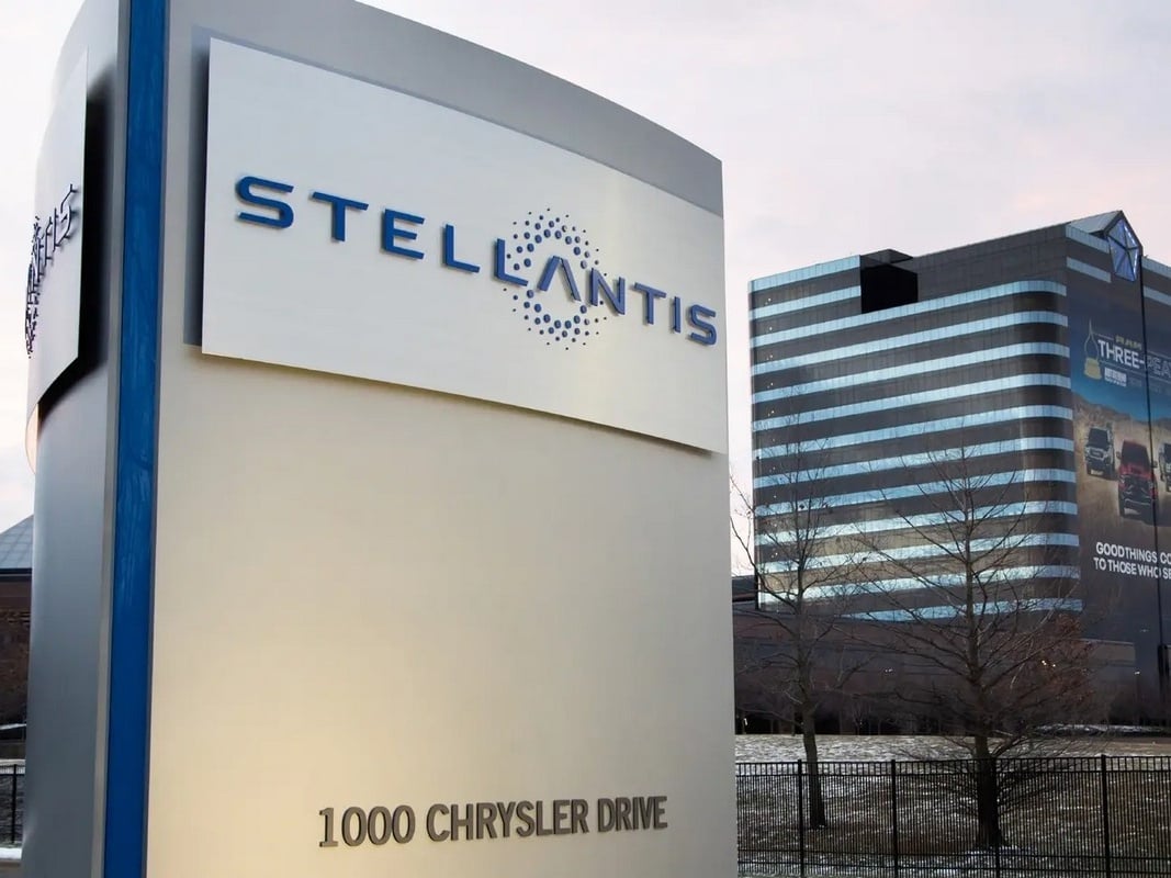 Stellantis 不允許員工開其他品牌車輛進入！違者開單還會鎖車引熱議！