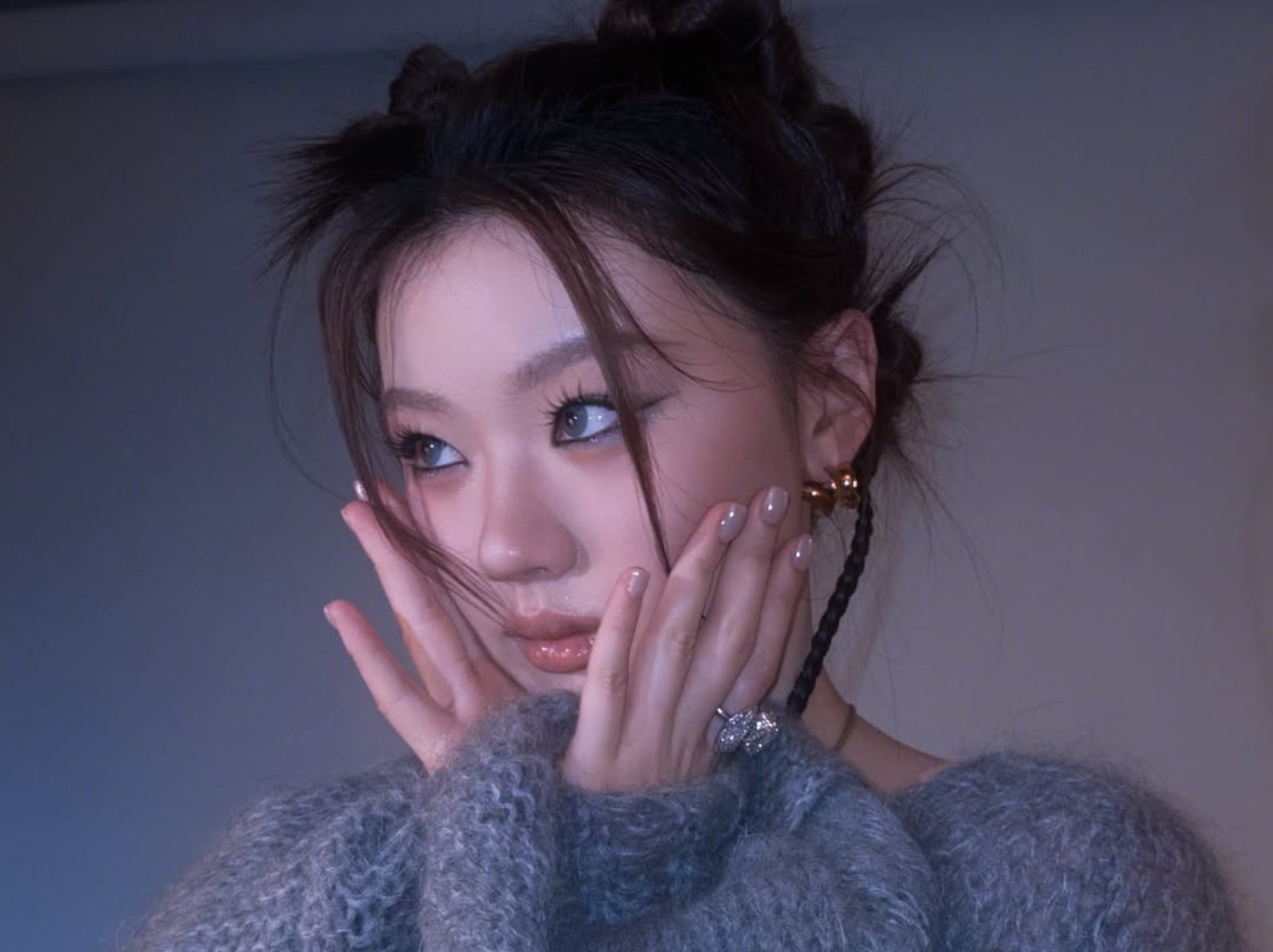 單依純身高 162 公分、與李榮浩淵源、選秀冠軍、翻唱代表作⋯7 件事認識這位新生代歌手！