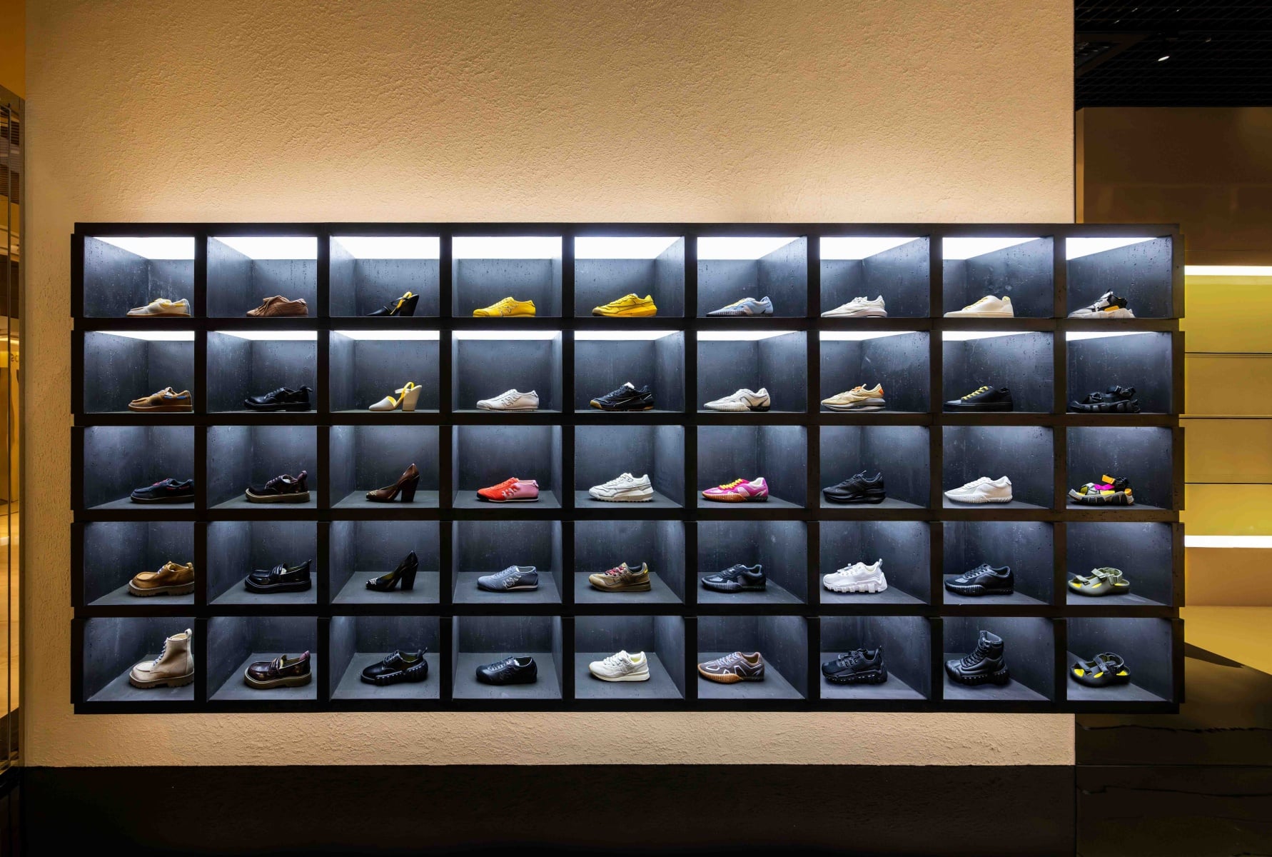 Onitsuka Tiger鬼塚虎微風南山概念店盛大開幕！攜手周興哲、邵雨薇演繹亞洲時尚新場域！