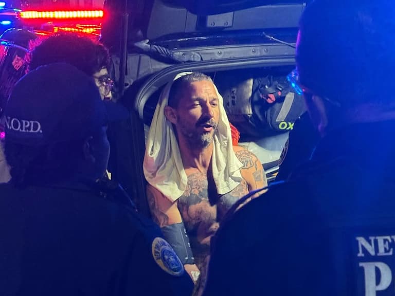 西亞李畢福 Shia LaBeouf 再爆失控！穿內褲向陌生人討火點煙引網驚：「怎麼會變這樣？」