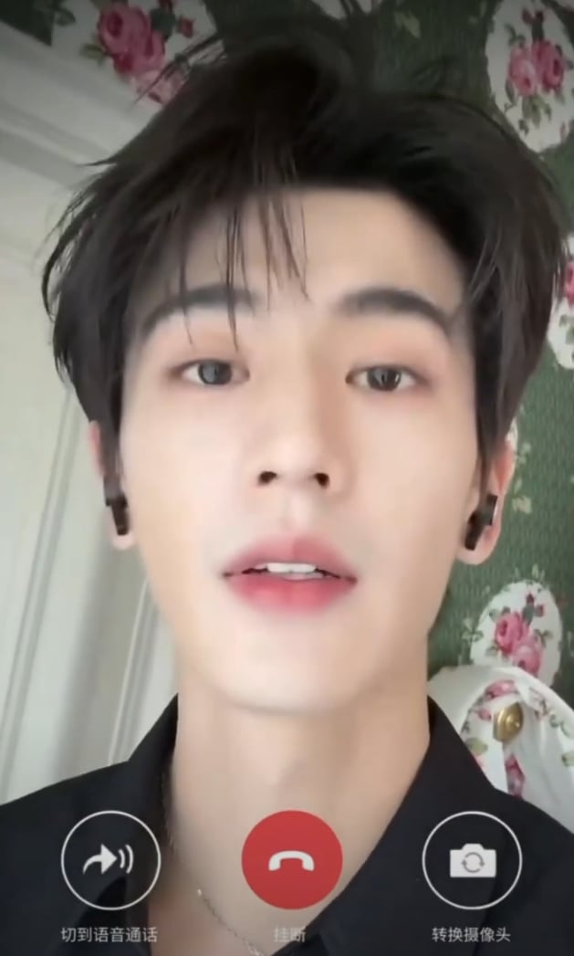 《逐玉》張凌赫曬視訊電話影片太逼真！粉絲暈慘：「這談了有什麼區別！」