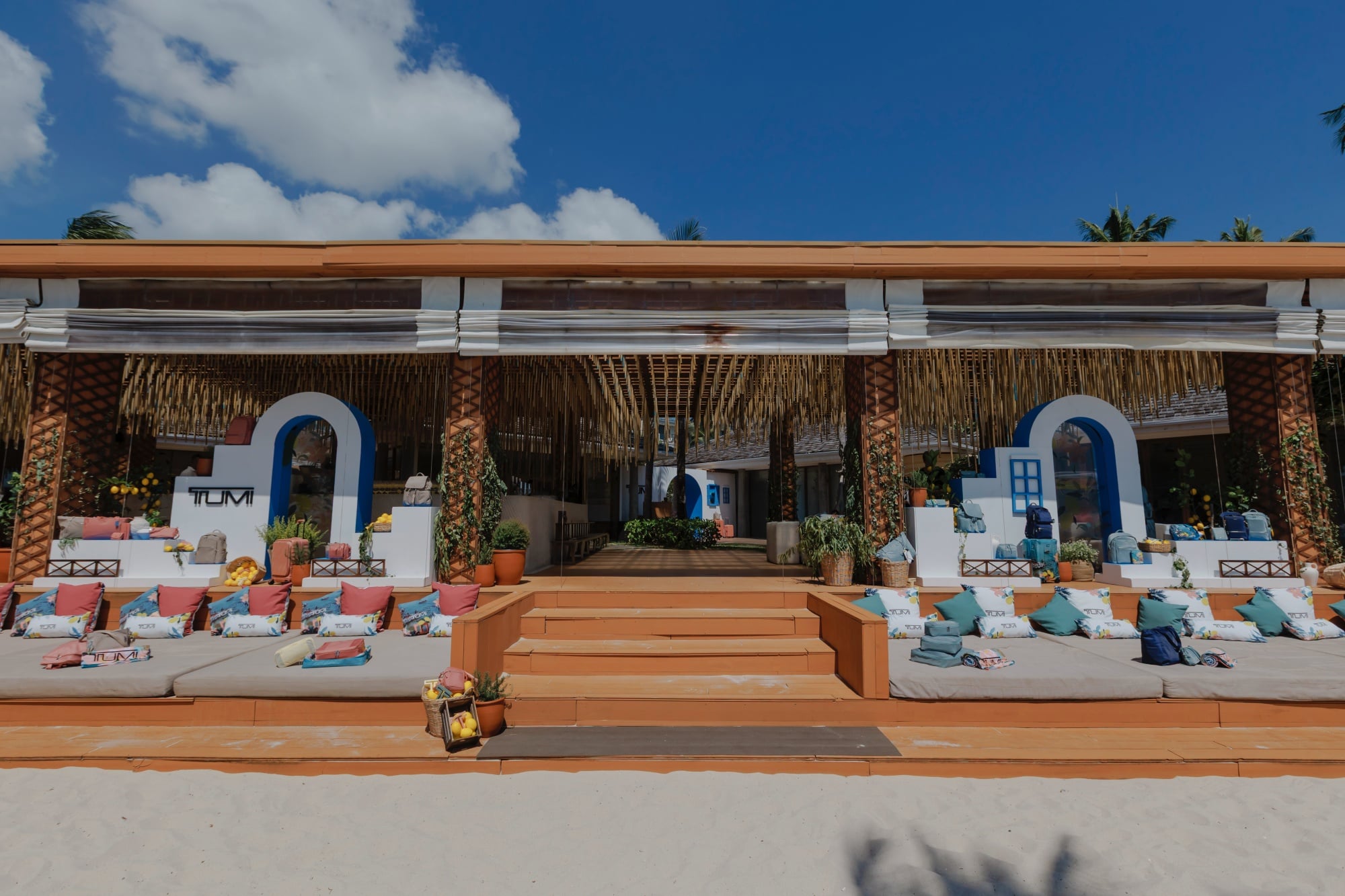 TUMI 地中海度假系列狂轟亞太！80位名人蘇梅島沉浸式體驗⋯19 Degree行李箱、Voyageur包包全新配色必看！