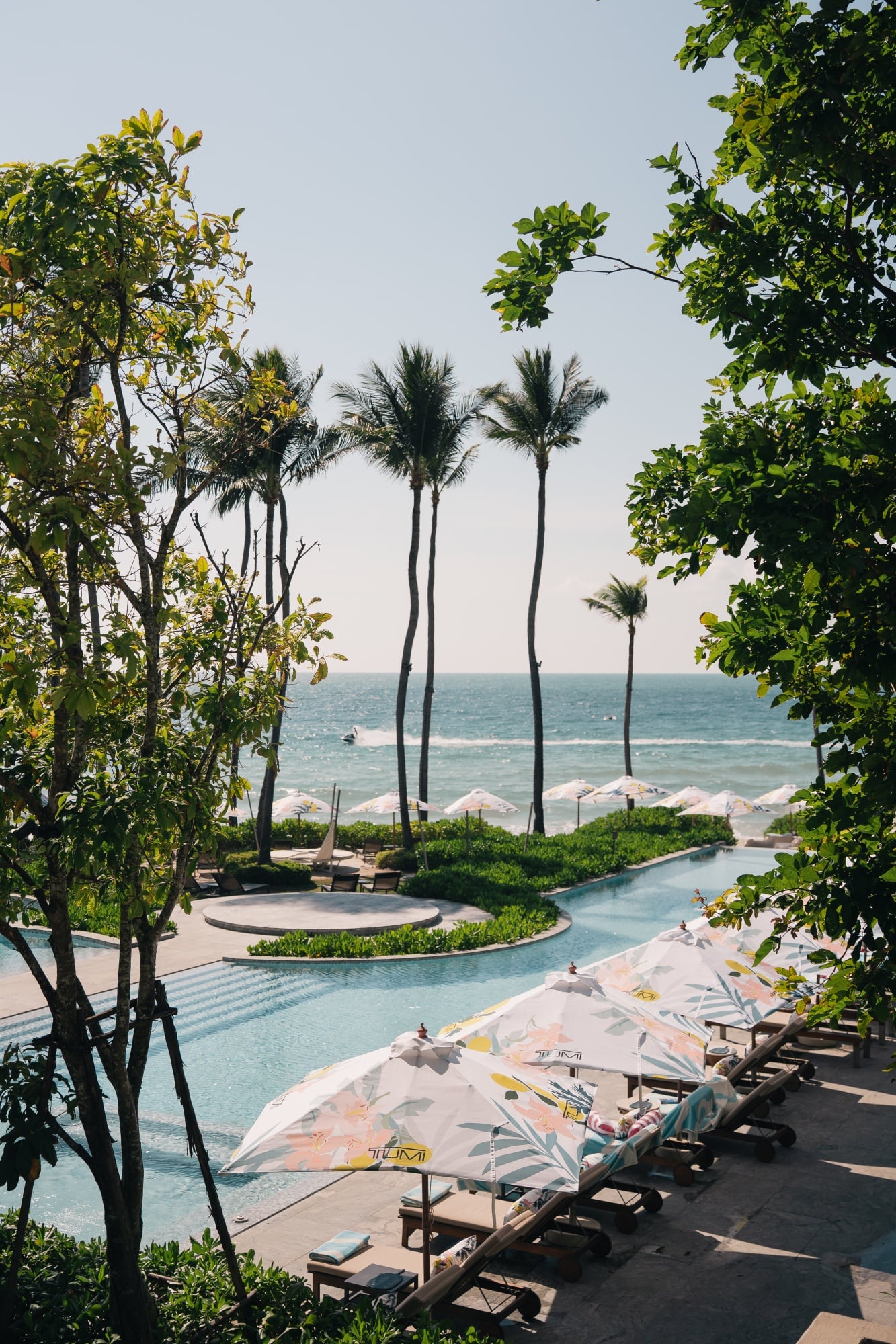 TUMI 地中海度假系列狂轟亞太！80位名人蘇梅島沉浸式體驗⋯19 Degree行李箱、Voyageur包包全新配色必看！