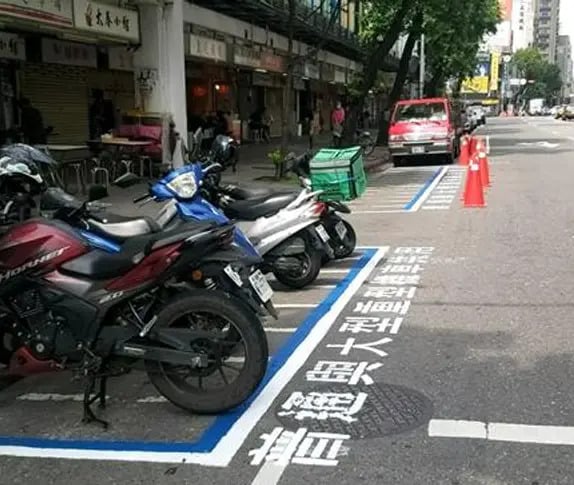 重機停車格新制上路！台北市、桃園市開放時間、收費標準一次看！