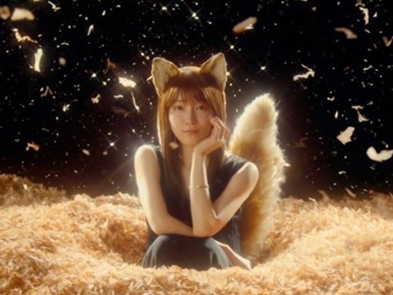 吉岡里帆睽違4年丼狐狸造型回歸！長髮黑裙成熟大轉變！