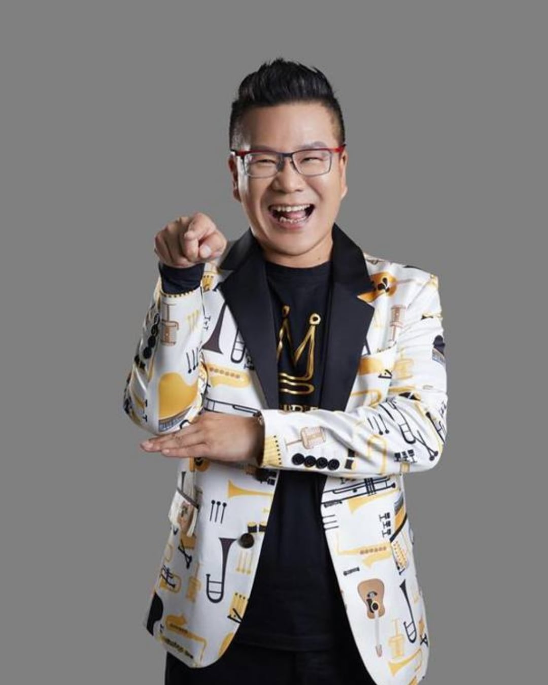 沈玉琳 14 句「荒謬金句」笑中帶淚！「有錢就任性，沒錢就認命」網狂讚：荒謬大師就是不一樣！