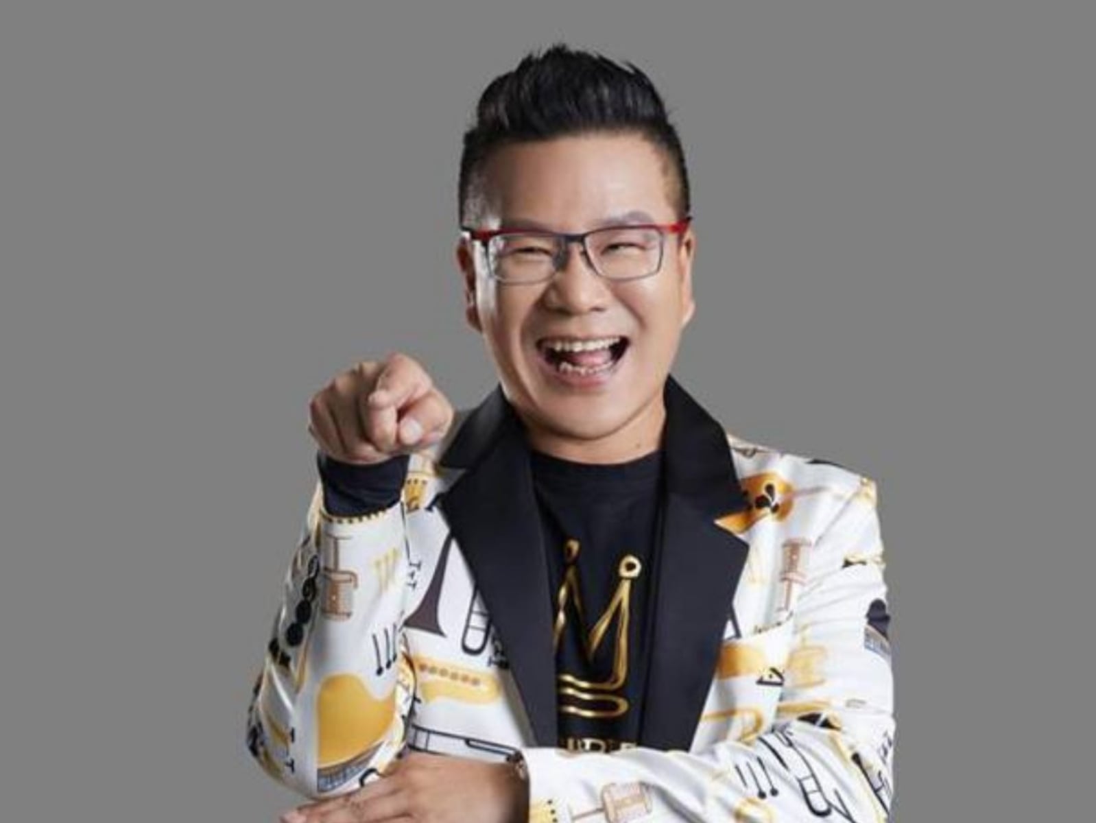 沈玉琳 14 句「荒謬金句」笑中帶淚！「有錢就任性，沒錢就認命」網狂讚：荒謬大師就是不一樣！