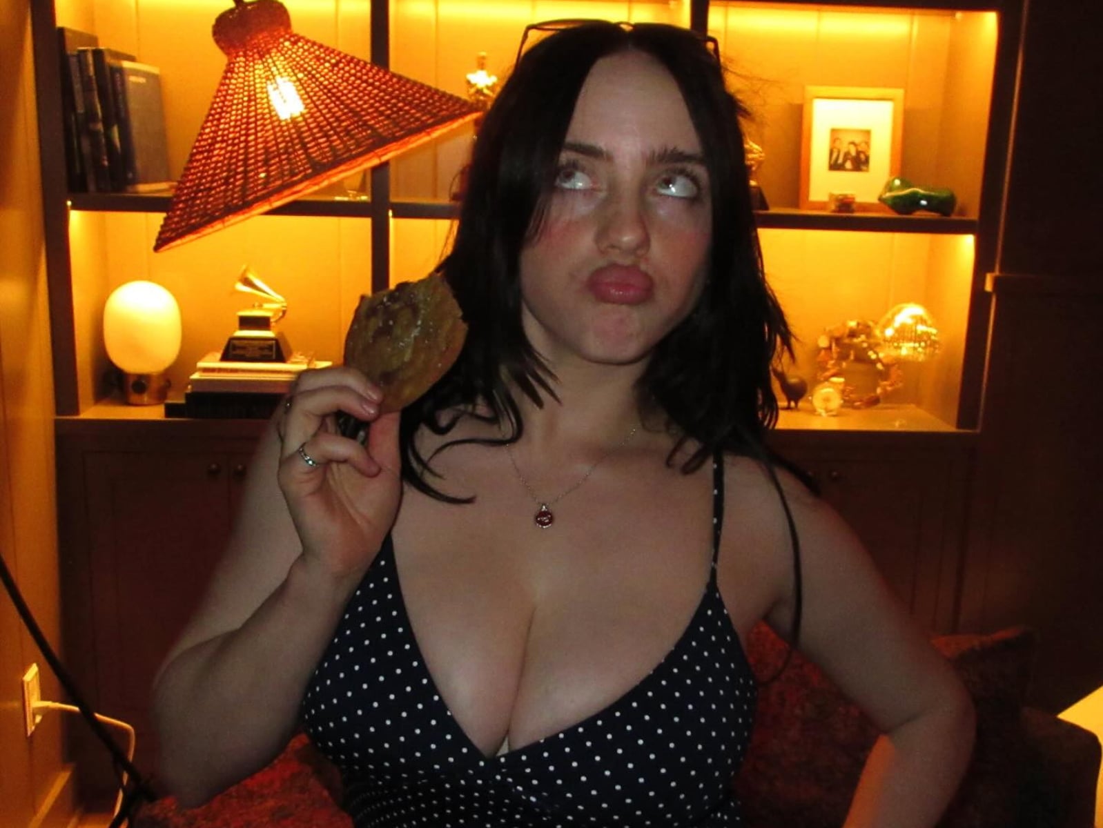 Billie Eilish 親揭「有害朋友圈」痛苦！成名後失去所有朋友才頓悟：問題從來不在你⋯