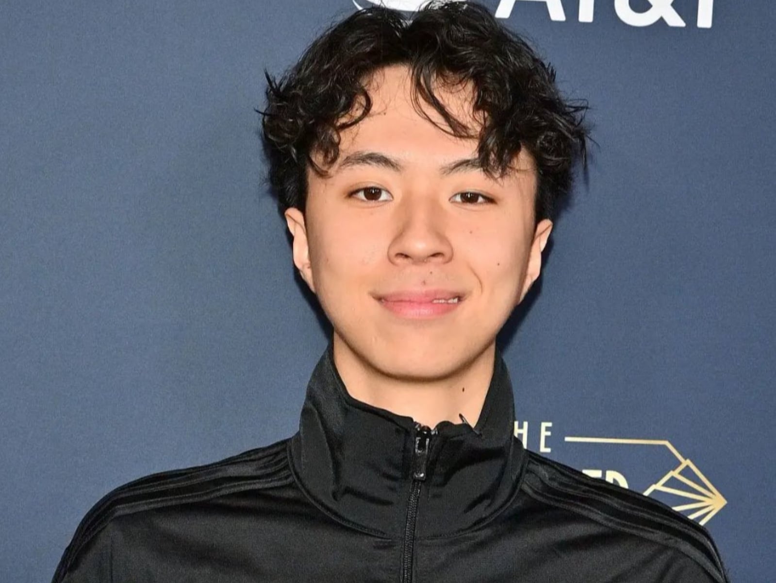 Ray 與女友 Angi Yang 出國渡假超甜蜜！曬戒指坦承愚人節玩笑嚇壞網友！