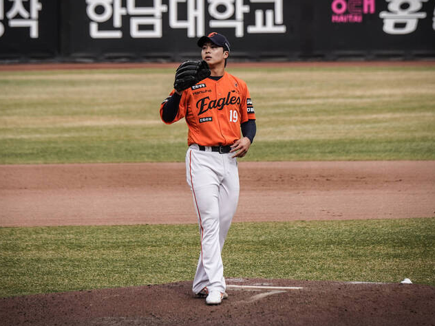 KBO／王彥程在韓職站穩了！ERA 2.02連2場勝投，網喊：「守備再不穩他要投到崩潰」