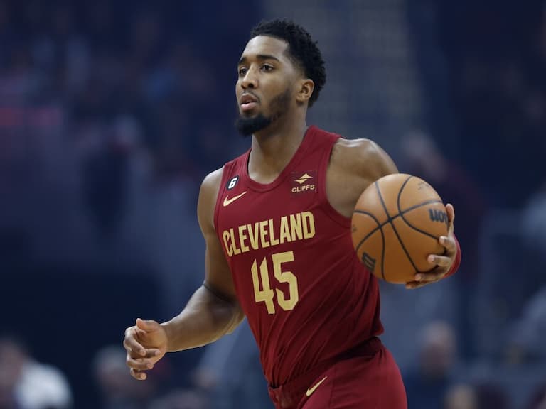 NBA／Donovan Mitchell 一次晃倒兩名防守者震撼全場！狂轟 38 分率騎士擊退溜馬！