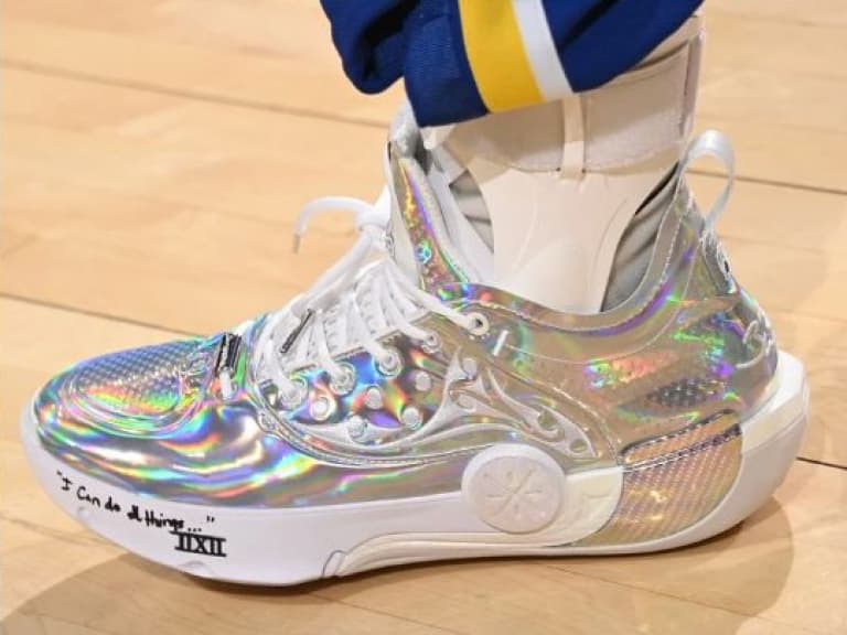 NBA/韋德 Dwyane Wade 感動發文!柯瑞 Stephen Curry 復出首戰穿簽名鞋「我心中的 GOAT 之一」