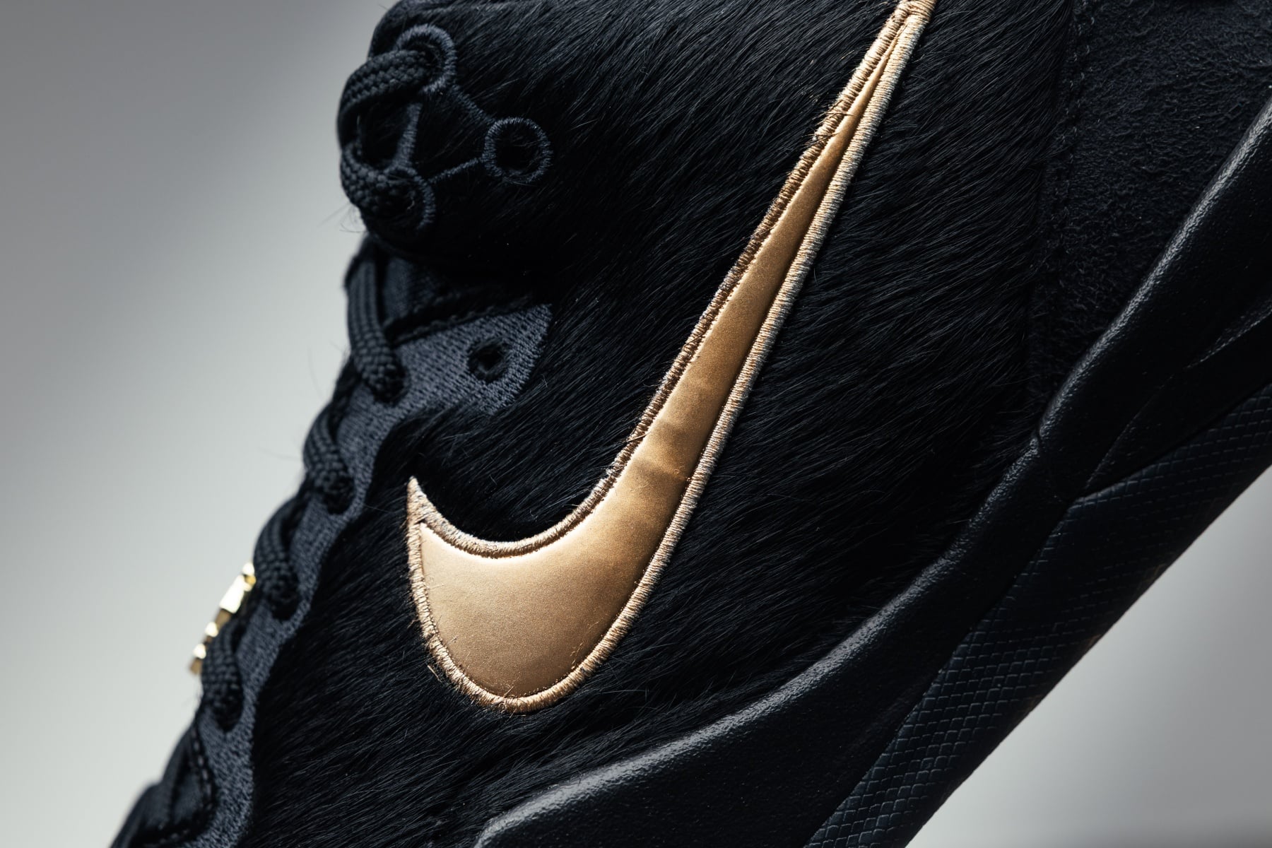 Nike 為林志傑打造「專屬退休禮盒」曝光!Kobe 8 黑金野獸戰靴、皮革外套致敬細節滿滿!