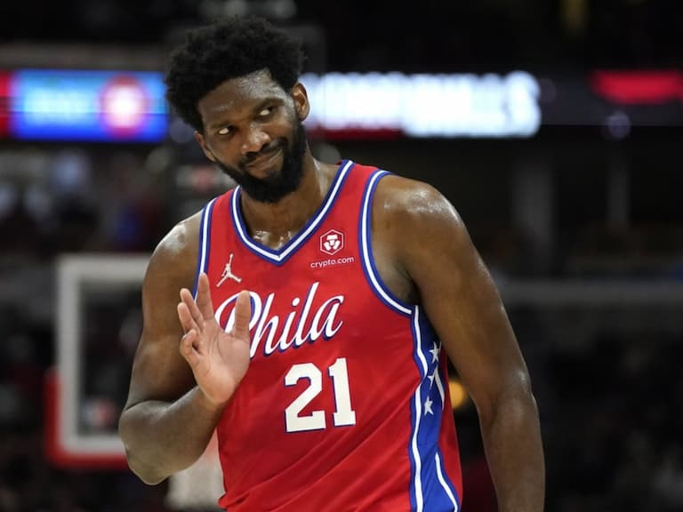 NBA／Joel Embiid 學 Harden「多重後撤步」吃掉斑馬！球迷驚嘆「從聖城撤到喀麥隆了！」
