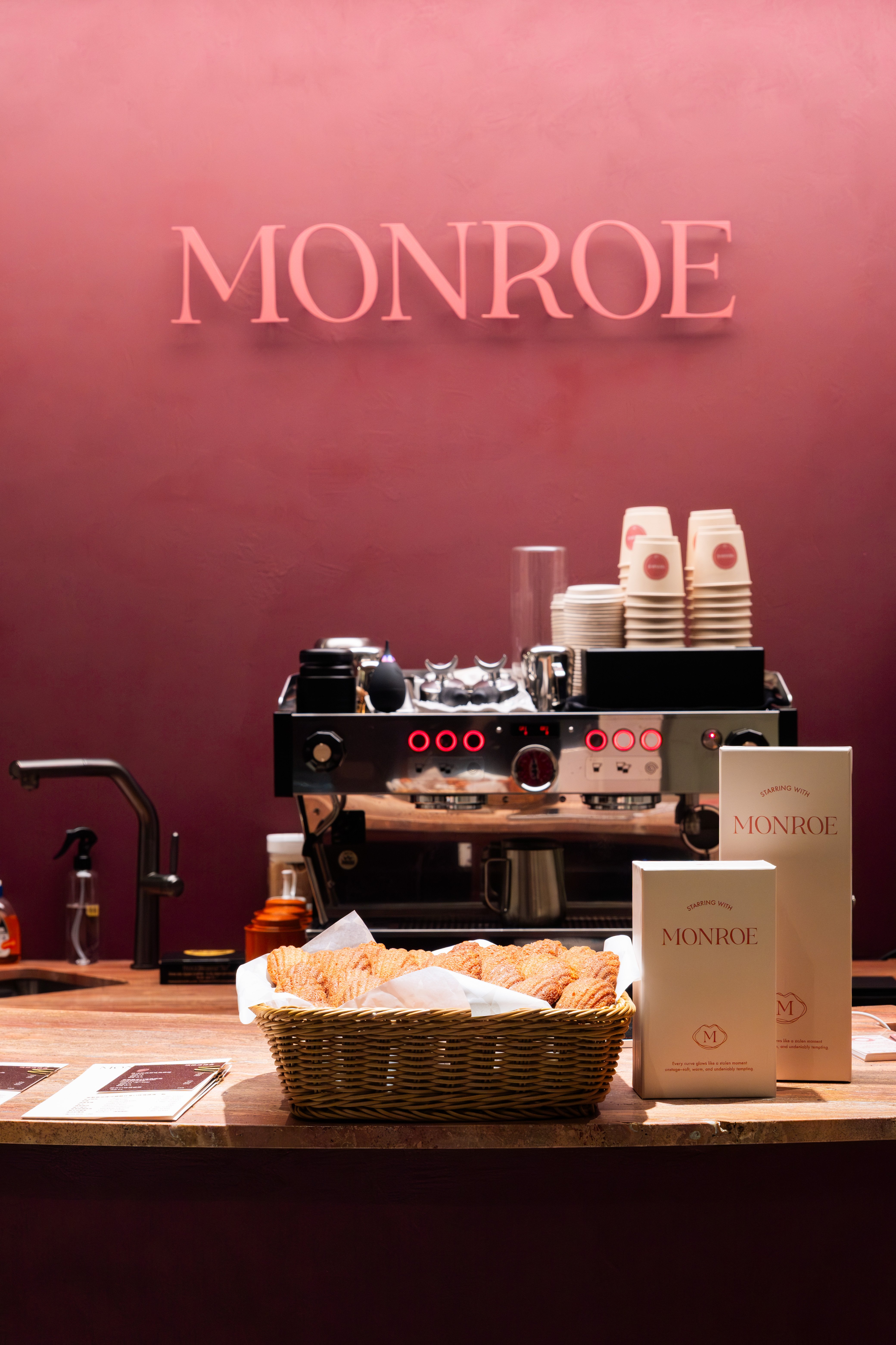 從配角甜點到主角光環爆發！「立秋 Li Chiu」人氣瑪德蓮華麗變身，「夢露 Monroe」禮盒品牌正式誕生！