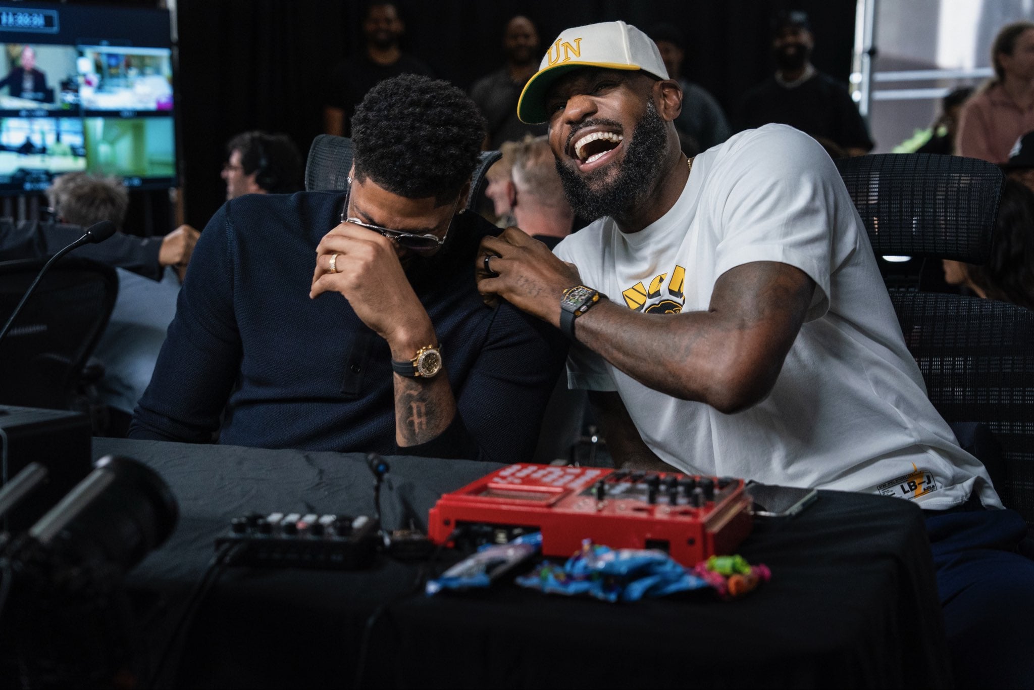 NBA/Draymond Green 被詹皇、AD 惡整畫面曝光!氣到當場爆粗口「我要X死你!」