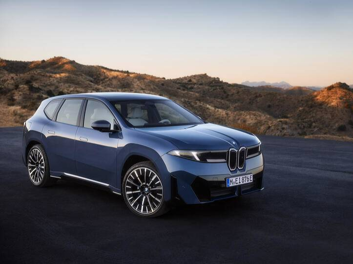 BMW iX3 拿下2026世界風雲車雙料大獎!續航破800公里、台灣下半年上市