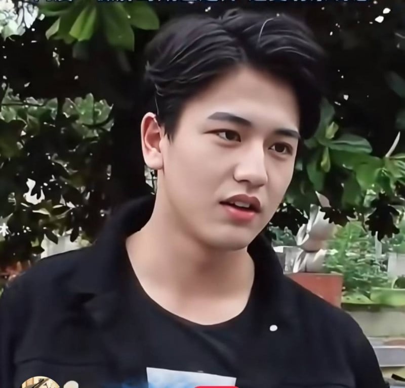 張凌赫高中老師爆料「小寶」綽號!回憶上課趣事:「他腿太長放不進桌子裡!」