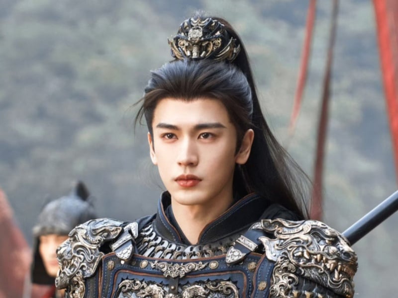 張凌赫高中老師爆料「小寶」綽號！回憶上課趣事：「他腿太長放不進桌子裡！」