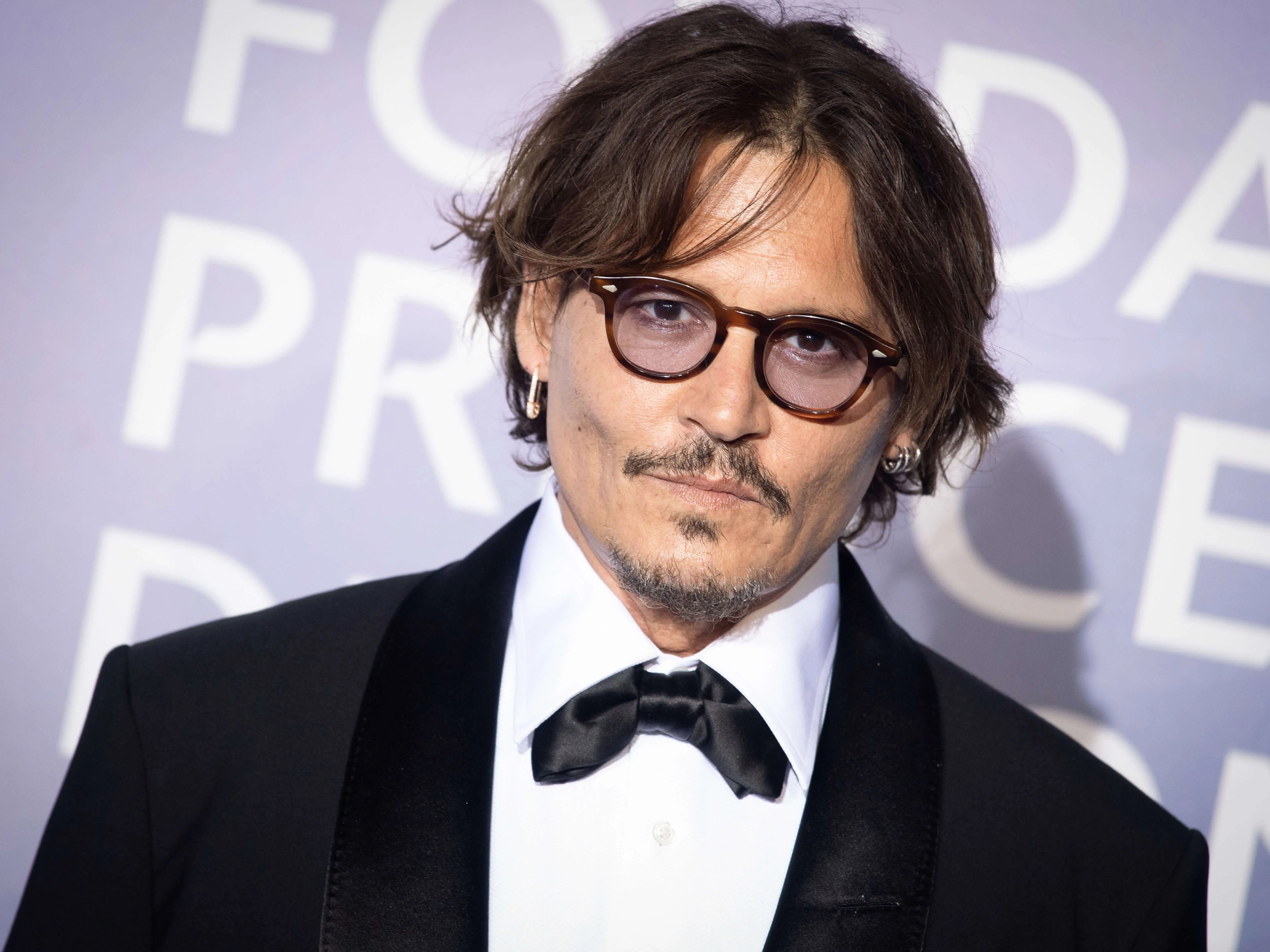 強尼戴普 Johnny Depp 笑談 50 歲後期待！直言：「可以完全不負責任！」