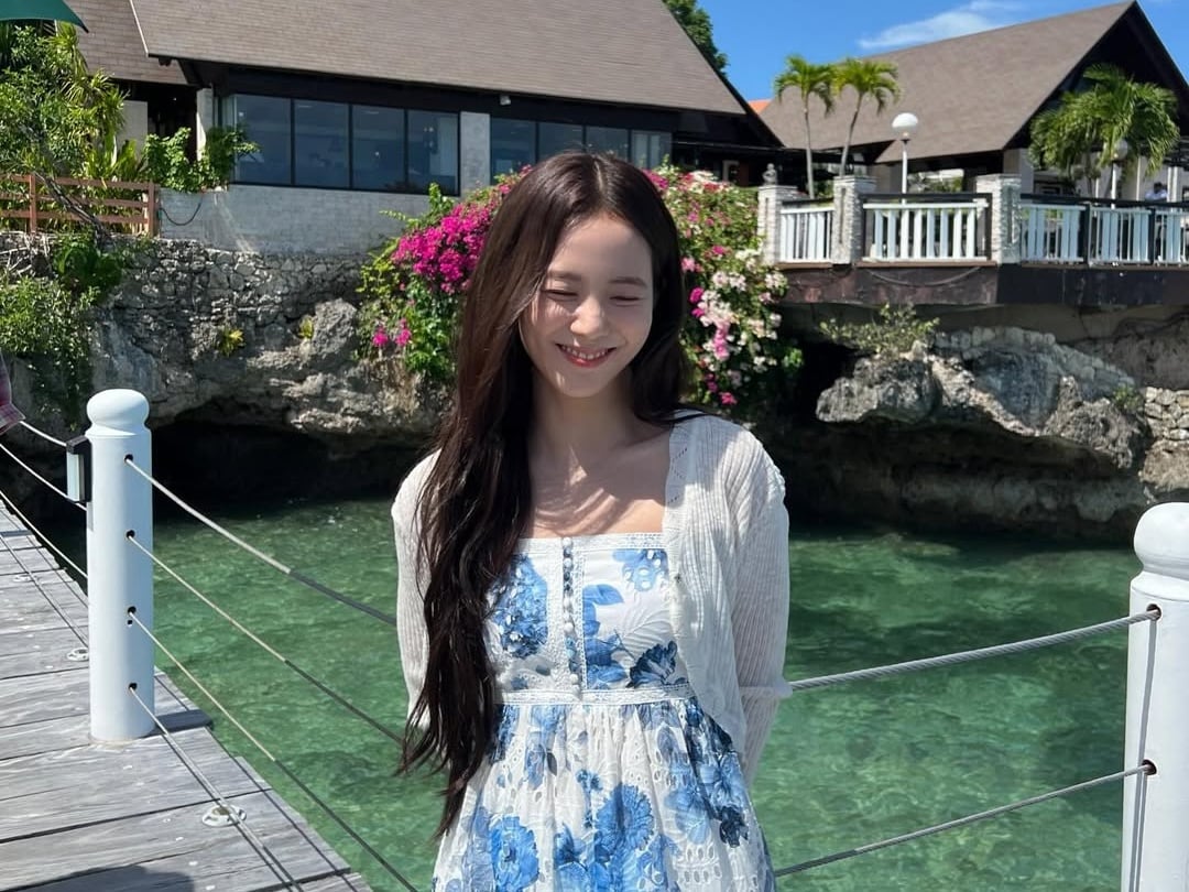 BLACKPINK Jisoo 寵員工不手軟！10 萬迪奧包狂送網友直呼：「史上最強福利！」