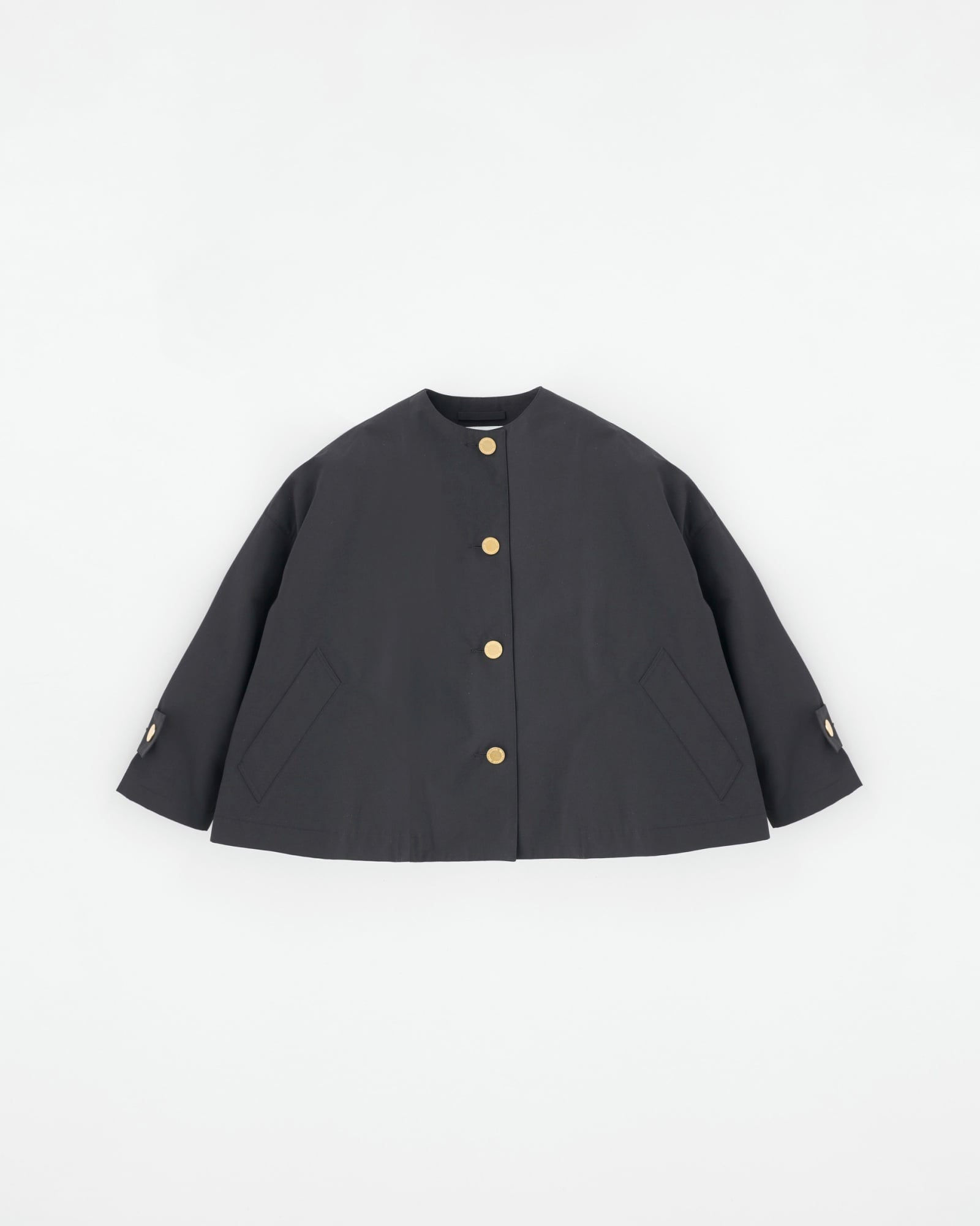 英國百年工藝 Traditional Weatherwear 全台首店開幕！3 款軍裝外套狂讚「一件穿搭四季」⋯快看誠品南西