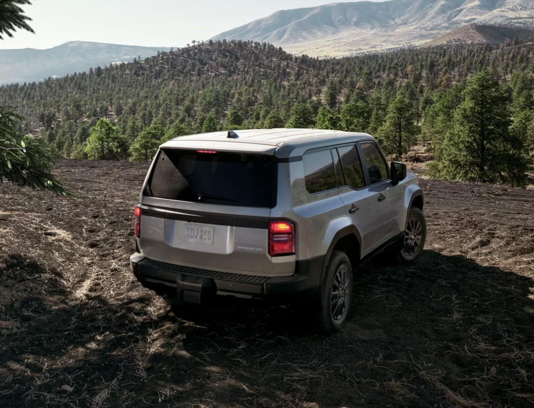 豐田 Land Cruiser 2027 年式北美發表!326 馬力油電混動、售價 5 萬 7880 美元起!