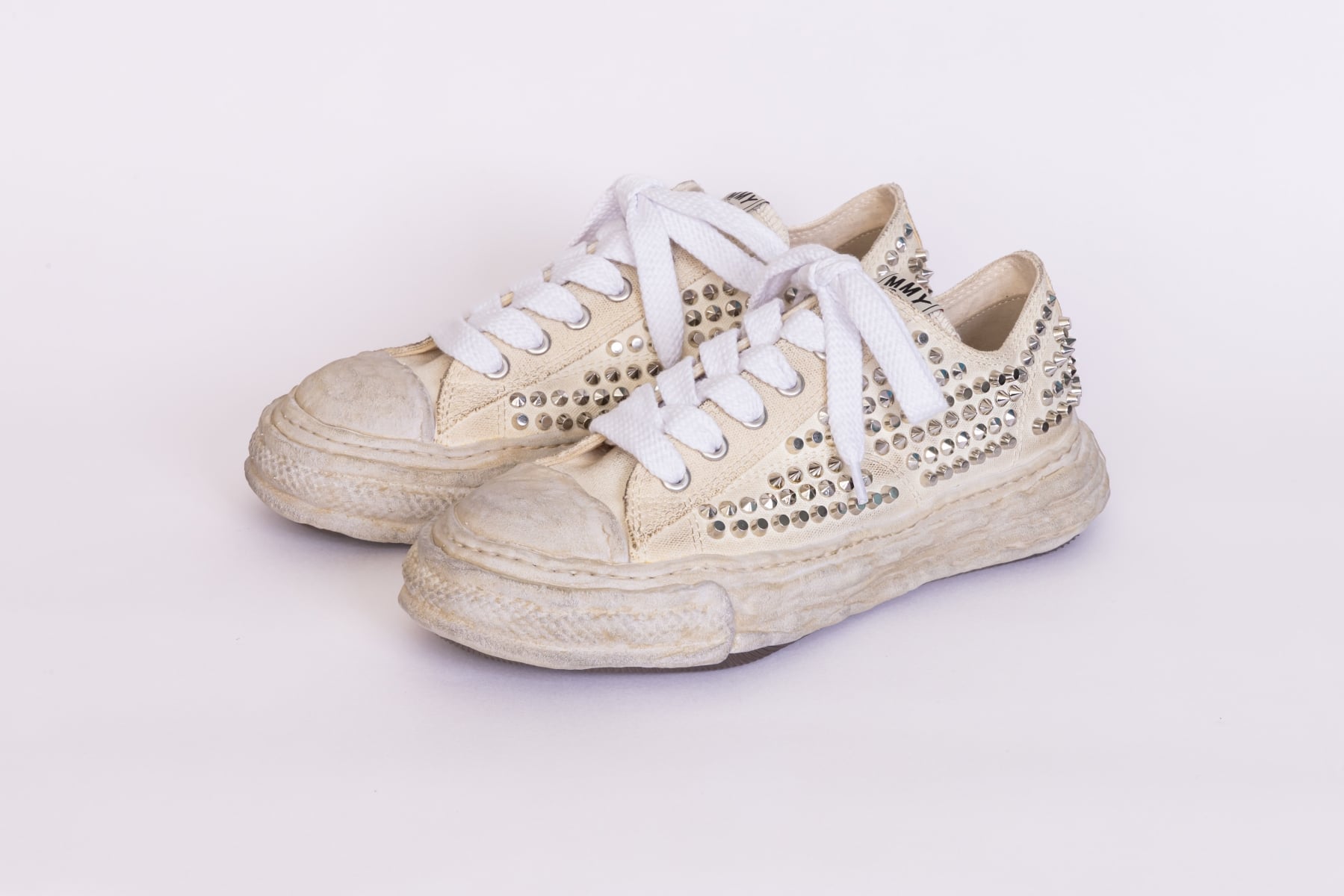 初衣食午 × Maison Mihara Yasuhiro 聯名策展登場！台灣限定鞋款 4 月 18 日全球同步開賣