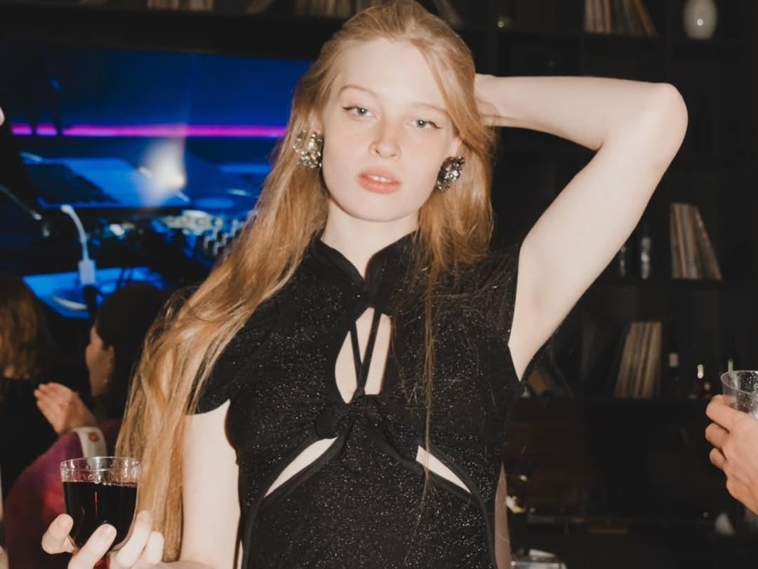 馬斯克 Elon Musk 跨性別女兒薇薇安疑似開酸父親！直言：「有錢有權會腐化一個人！」