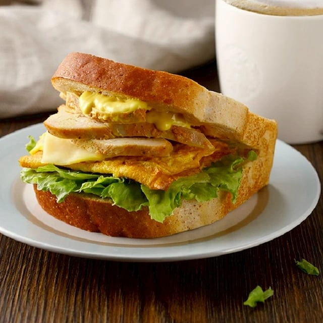 2026 外食族減肥瘦身減脂餐推薦：八方雲集鮮蝦水餃、麥當勞嫩煎雞腿⋯選對吃不怕胖！