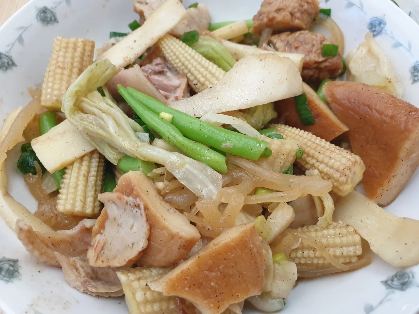 2026 外食族減肥瘦身減脂餐推薦：八方雲集鮮蝦水餃、麥當勞嫩煎雞腿⋯選對吃不怕胖！