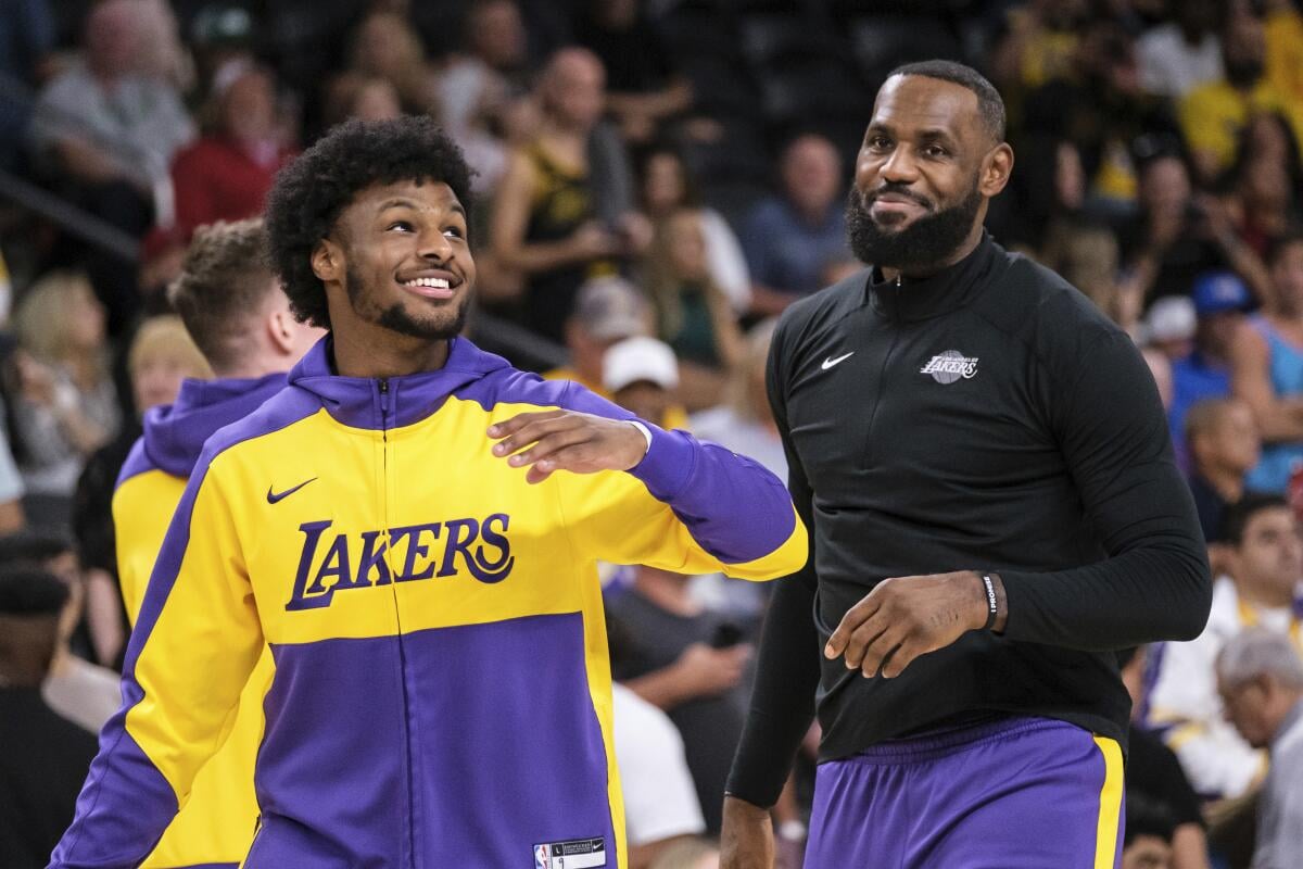 NBA/布朗尼生涯首次助攻父親詹姆斯!LBJ 單手暴扣「父子連線」再創歷史!