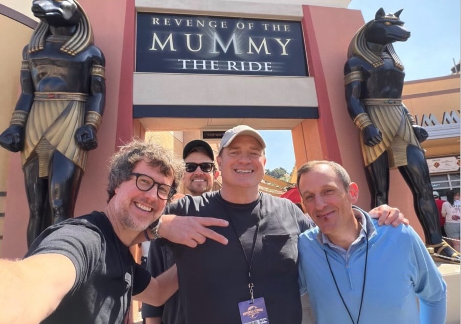 《神鬼傳奇 4》布蘭登費雪 Brendan Fraser 現身環球影城玩「木乃伊設施」！影迷笑翻：「為開拍做準備？」