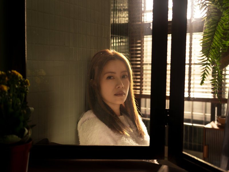 徐懷鈺 48 歲生日推新歌〈幸好〉MV！打工場景曝光、與「小 Yuki」跨時空相遇超催淚