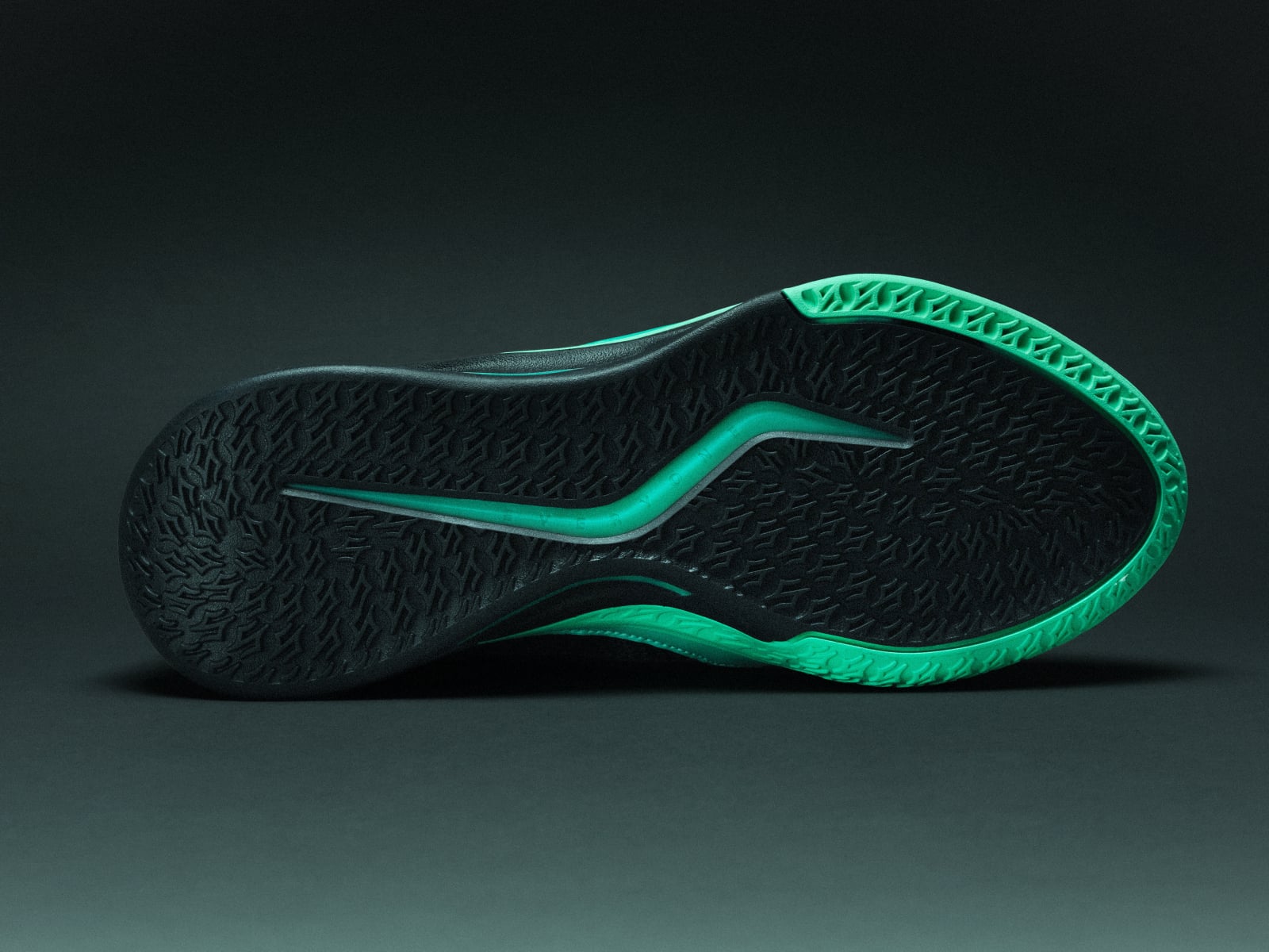 Nike Sabrina 4 球鞋亮點完整解析！發售資訊一次看、導入全新 TPU FlyPlate 科技！