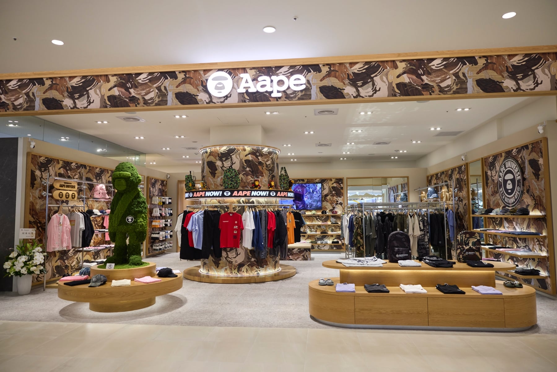 AAPE 台中漢神洲際店開幕狂吸潮人!巨型草猿裝置、BABY MILO 萌區⋯加 LINE 送 100 元好友券!