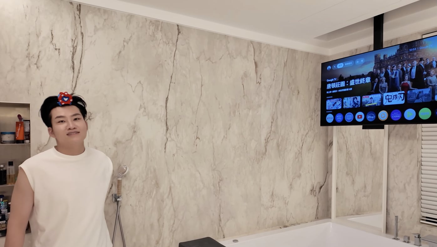 YTR Joeman 開箱新莊上億豪宅「遠雄九五」！家有 4 台電視、浴室裝全身鏡監視身材，自嘲：「叫醒我的是房貸！」