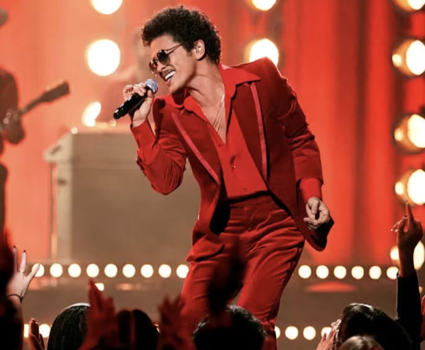 火星人布魯諾 Bruno Mars 睽違 10 年重啟巡演！《The Romantic Tour》拉斯維加斯開唱 6 萬人朝聖、街道改名創紀錄！