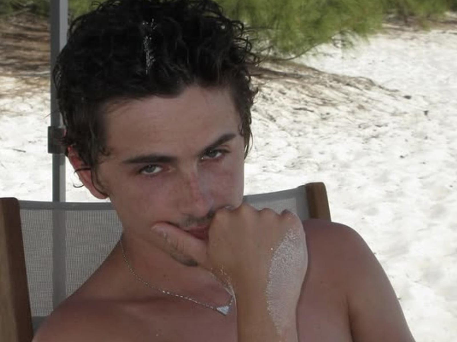 「甜茶」提摩西夏勒梅 Timothée Chalamet 話題不斷！前女友爆料舊情、Coachella 假T恤瘋傳、《沙丘3》震撼預告曝光！