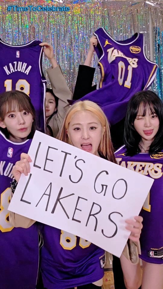 NBA／湖人晉級季後賽 LE SSERAFIM 人手一件球衣慶祝！韓團跨界聯動引爆球迷粉絲雙重沸騰