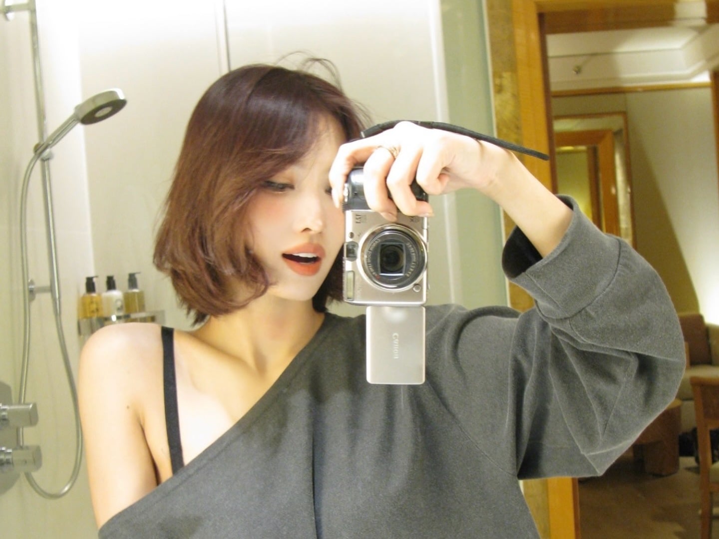 TWICE Momo 演唱會牙痛臉腫硬撐！美國急拔牙惹心疼！