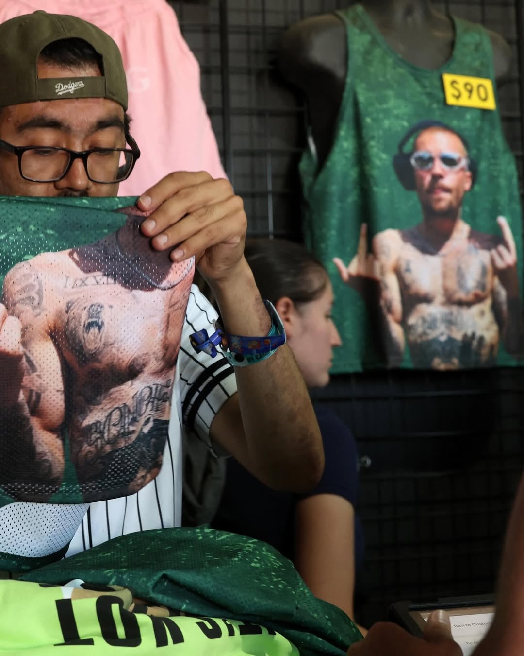 Justin Bieber Coachella 演出掀回憶殺!SKYLRK 穿搭與周邊同步爆紅