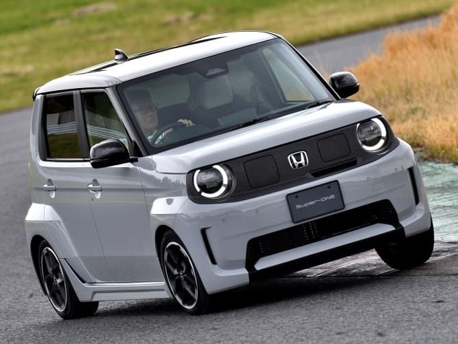 Honda 全新輕量電動車 Super-ONE 亮相！274 公里續航、5 種駕駛模式⋯亮點一次看！