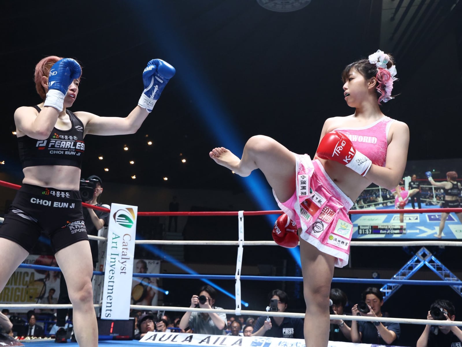 日本「真人版春麗」木村萌那痛扁韓國冠軍！超猛「百裂腳」強勢奪 K-1 初戰首勝！