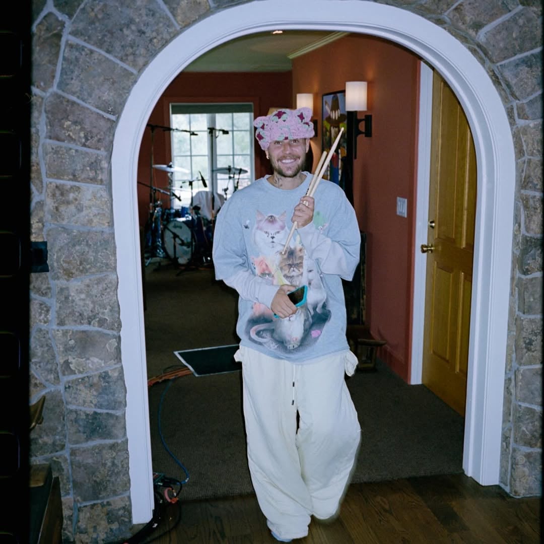 Justin Bieber 鬆弛感穿搭解析：10 套私服造型拆解，同步解答科切拉同款單品！