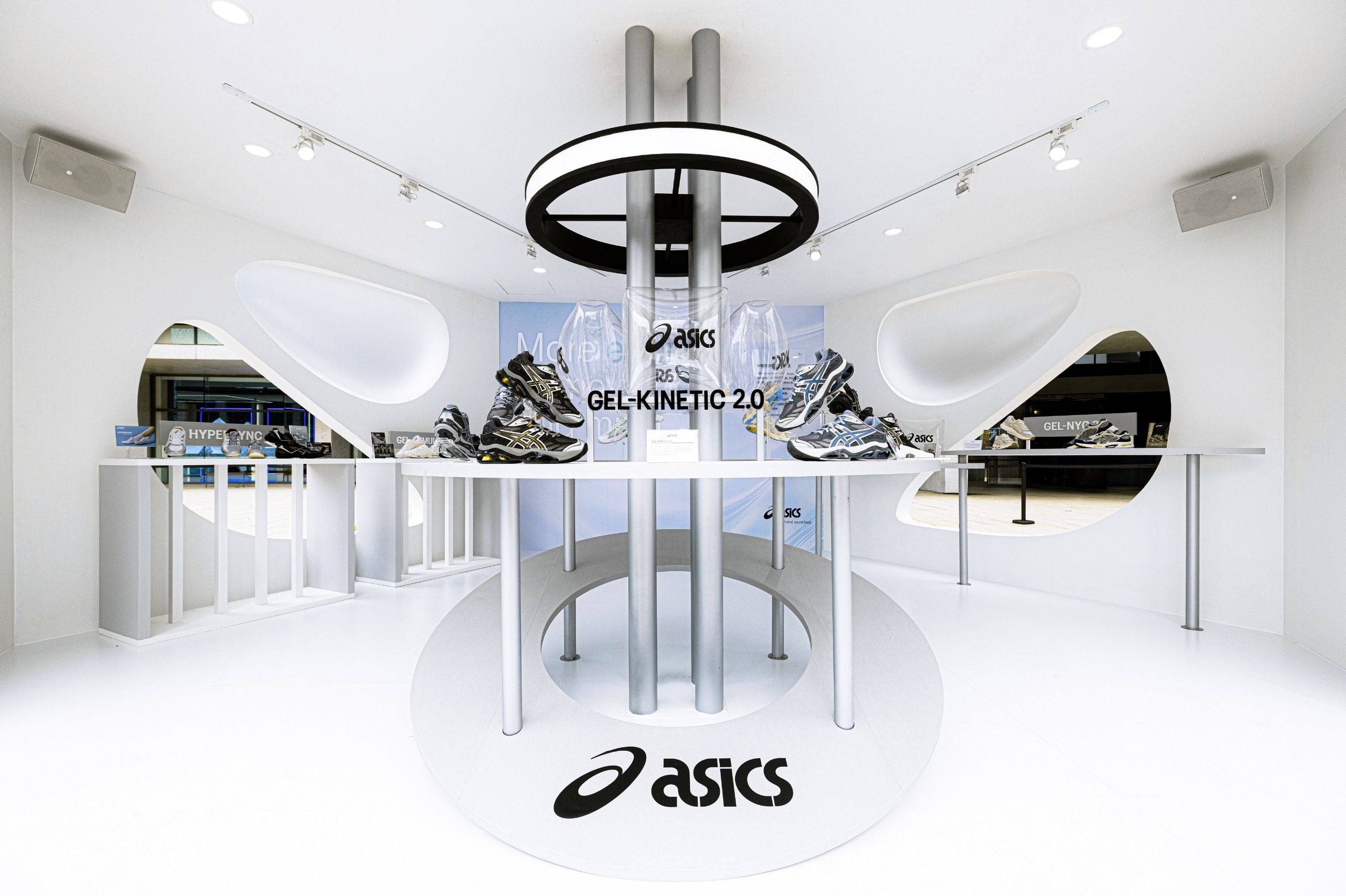 【編輯私推】狂吸各路潮人朝聖！盤點 ASICS 春夏 3 大「穿過就回不去」的寶藏鞋款，今年鞋櫃請直接騰出空位！