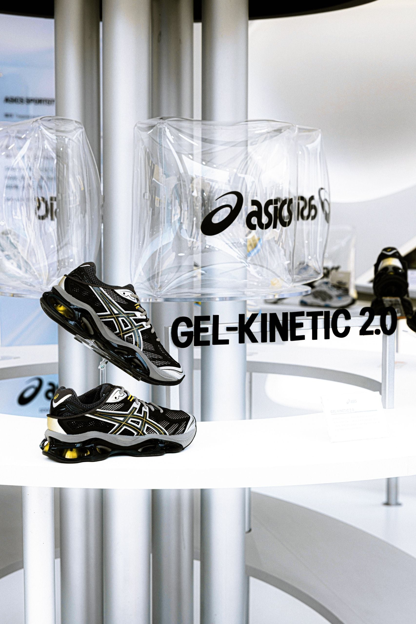 【編輯私推】狂吸各路潮人朝聖！盤點 ASICS 春夏 3 大「穿過就回不去」的寶藏鞋款，今年鞋櫃請直接騰出空位！