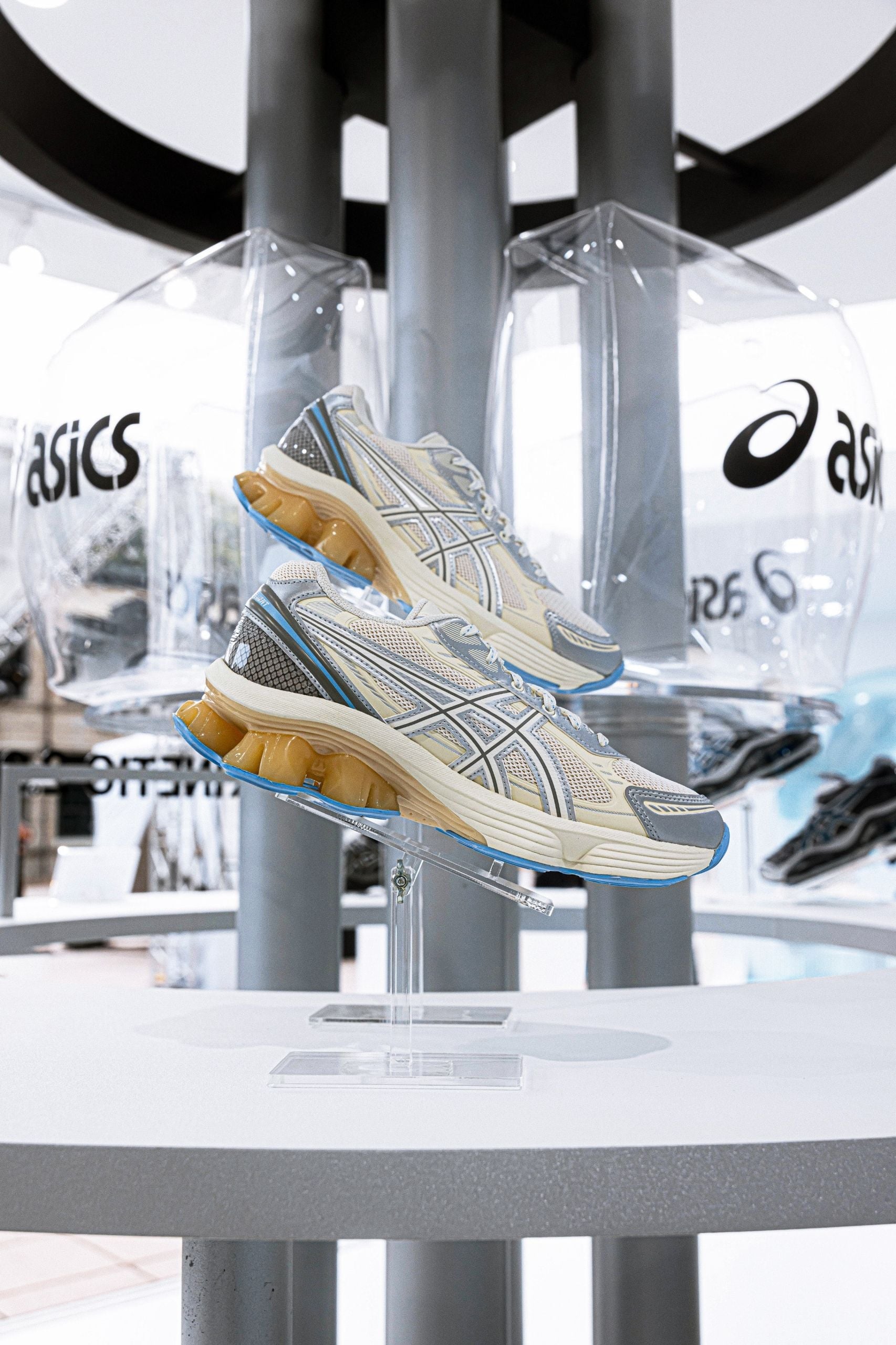 【編輯私推】狂吸各路潮人朝聖！盤點 ASICS 春夏 3 大「穿過就回不去」的寶藏鞋款，今年鞋櫃請直接騰出空位！